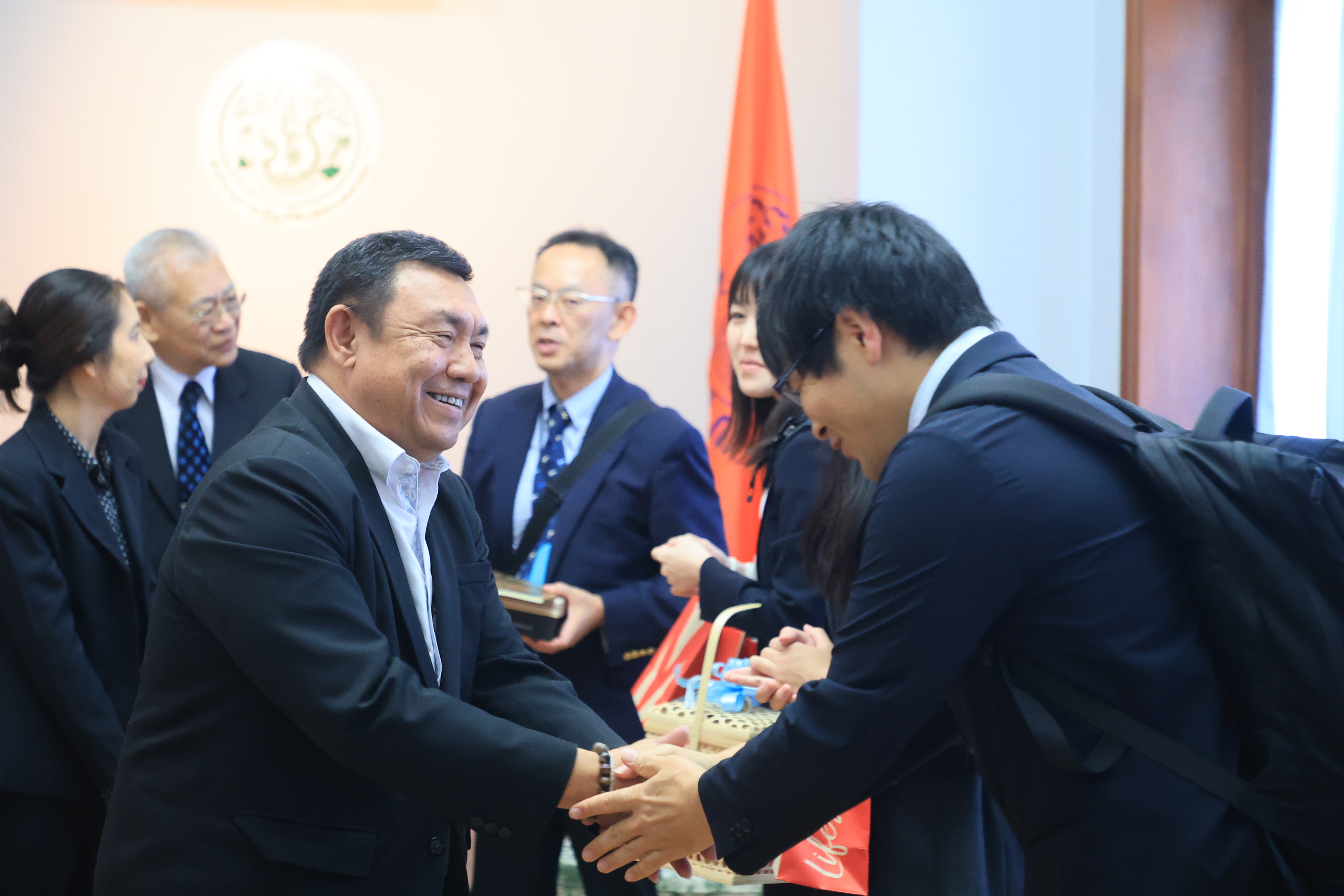 title - ส.ป.ก. ร่วมต้อนรับผู้แทนกระทรวงเกษตรฯ ญี่ปุ่น (MAFF) เข้าคารวะอดีตรมว.เกษตรฯ ไทย ร่วมแบ่งปันวิสัยทัศน์หนุน “การเกษตร” เป็นรากฐานเชิงยุทธศาสตร์และความมั่นคงระดับชาติ